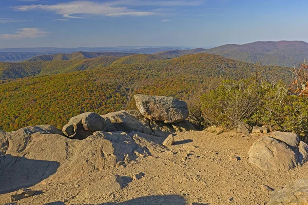 Afloramiento Rocoso Montaña Oriental Otoño Marys Rock Parque Nacional Shenandoah — Foto de Stock