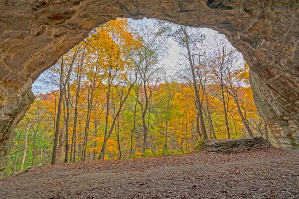 Mirando Los Colores Otoño Desde Una Cueva Hambriento Parque Estatal —  Fotos de Stock