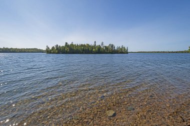 Minnesota 'daki Sınır Suları' ndaki Kekabic Gölü 'ndeki Büyük Kuzey Ormanı' nda Temiz Su