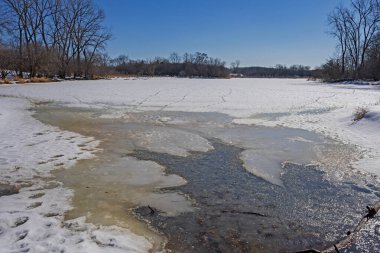 Illinois 'deki Bahar Gölü' nde Donmuş Göl 'de Açık Su