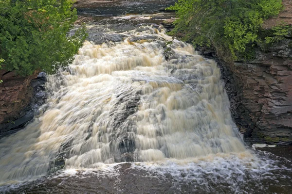 Cascada en el bosque del norte — Foto de Stock