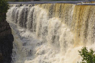 Kuzey ormanlarına dramatik Falls'ta