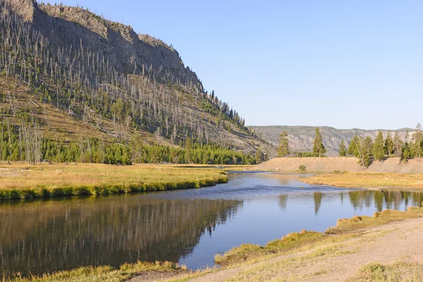 Vroege ochtend in een Western River Valley — Stockfoto