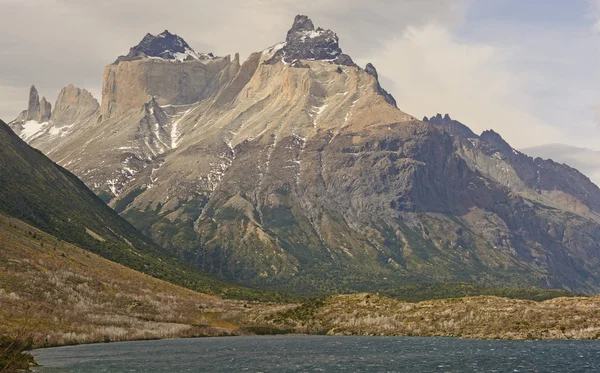 Dramatycznych szczytów w patagońskiej Andy — Zdjęcie stockowe