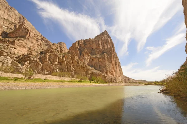 Looking out from a Desert Canyon — Stock Photo, Image