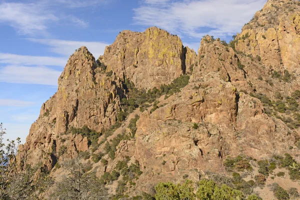 Jagged Peaks Against the Sky in the Desert — Stock Photo, Image