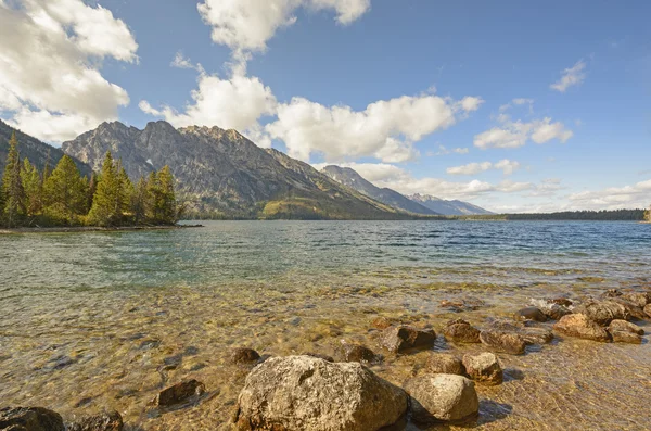 Lago Alpino al mattino presto — Foto Stock