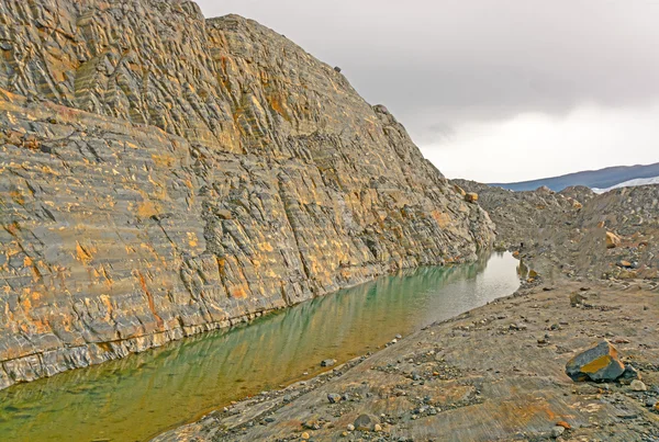 Pared de roca desnuda después de que un glaciar se derrite —  Fotos de Stock