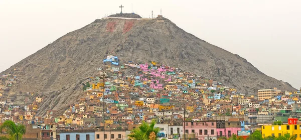 Barrios Latin Amerika üzerinde kentsel bir tepe üzerinde