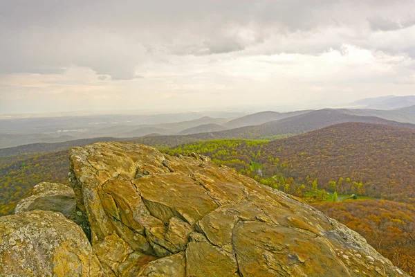 Bare rocks above Eastern Mountains — Stock Photo, Image