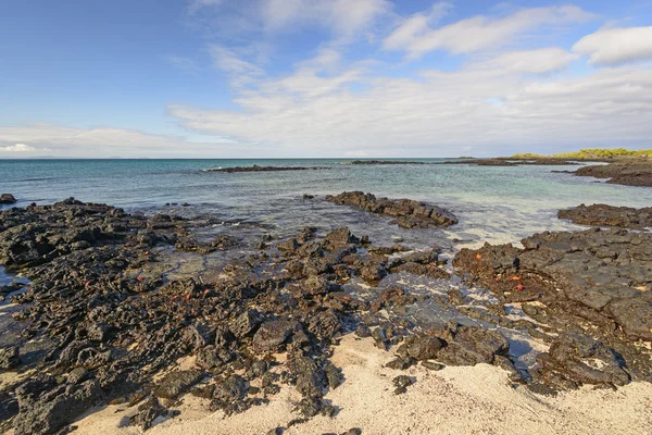 Sable et lave sur une île tropicale — Photo