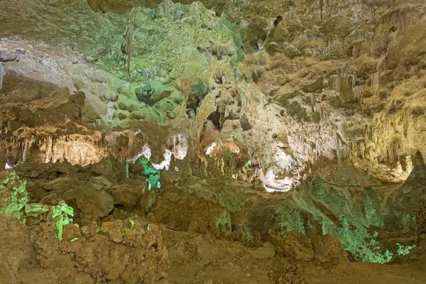 Cavern belysning i ett stort rum — Stockfoto
