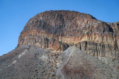 Teksas 'taki Big Bend Ulusal Parkı' nda Çölün derinliklerinde Büyük Kayalık