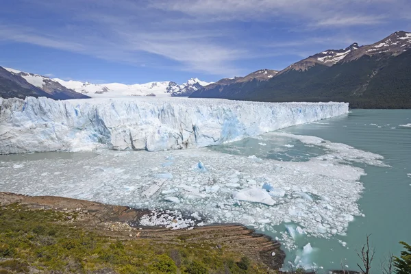 Glaciar masivo en el sol —  Fotos de Stock