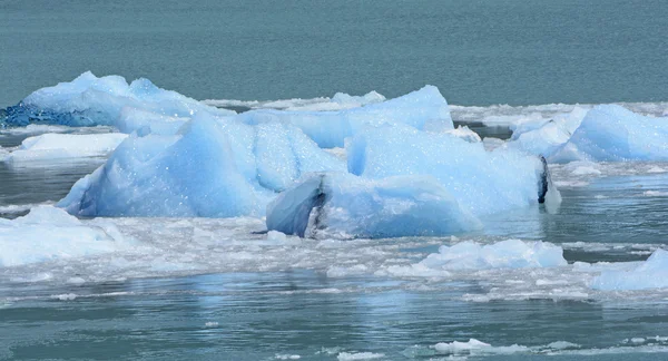 从冰川底部的深冰 — 图库照片
