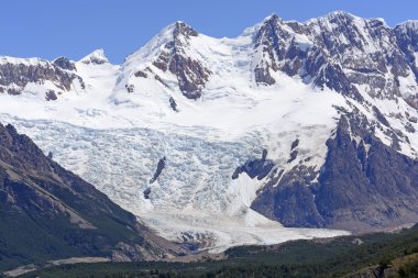 Güneşli bir günde Alp Buzulu