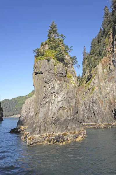 Havet-stacken i en avlägsen Bay — Stockfoto