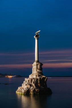 Sevastopol bozdu Savaş Anıtı gece, Crimea