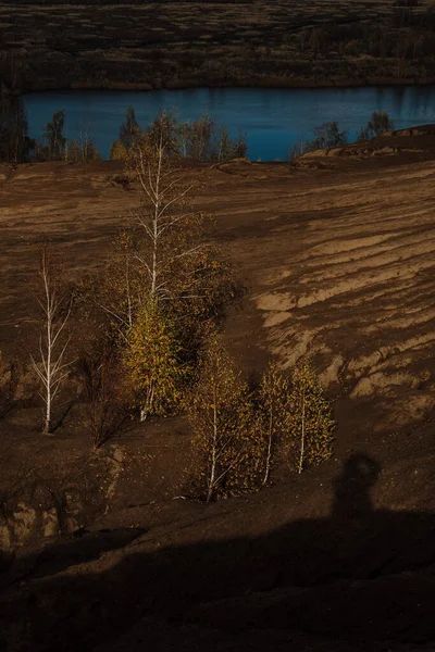 Cava di turchese a Romantsevo, Konduki,. Regione di Tula, Russia. Estrazione di carbone. Paesaggio d'autunno — Foto Stock