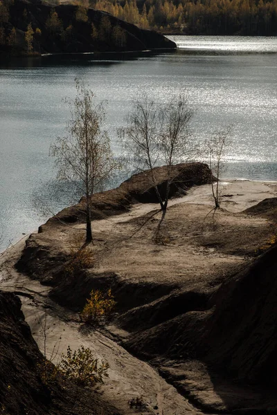 Tyrkysový lom v Romantsevu, Konduki. Tula region, Rusko. Těžba uhlí. Podzimní krajina — Stock fotografie