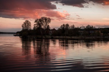 Myshkin 'deki Volga Nehri' nde gün batımı
