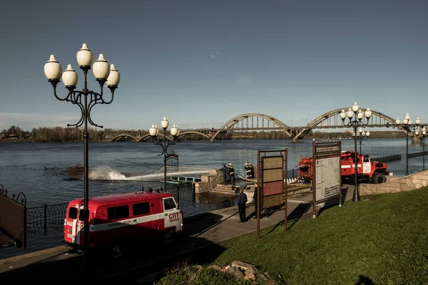 Rybinsk Russia May 2021 Firefighters Wash Mud Dock Spill — Stock Photo, Image