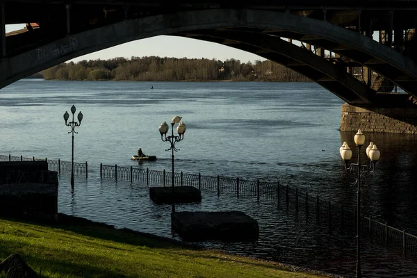 RYBINSK, Ryssland - MAJ 7 2021: Översvämning av floden Volga — Stockfoto