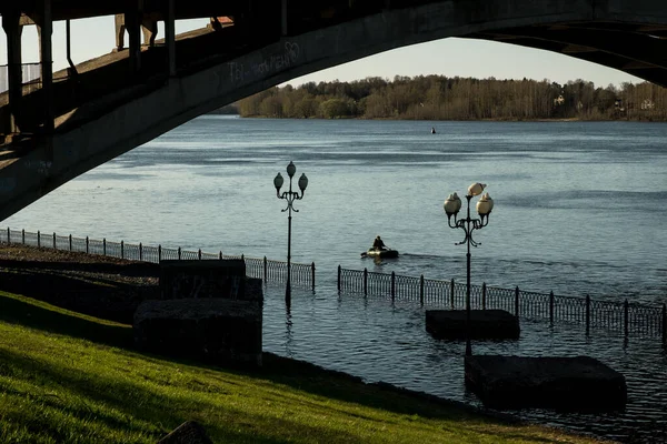 RYBINSK, Ryssland - MAJ 7 2021: Översvämning av floden Volga — Stockfoto