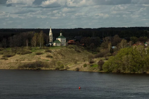 Derrame do rio Volga em Tutaev, região de Yaroslavl — Fotografia de Stock