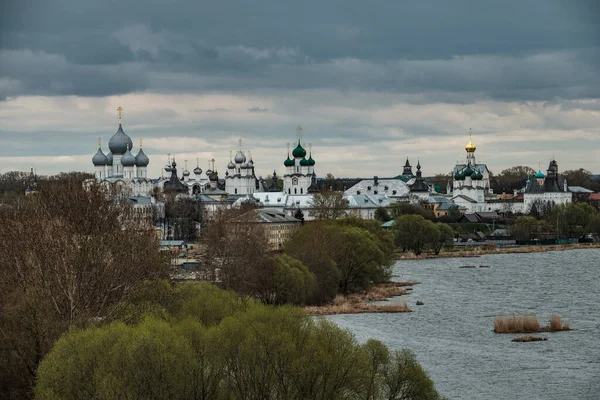 Pohled Kreml Rostově Zvonice Kláštera Spaso Jakovlevského — Stock fotografie