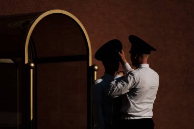 MOSCOW, RUSSIA - 11 Temmuz 2021: Meçhul askerin mezarındaki muhafız değişimi.