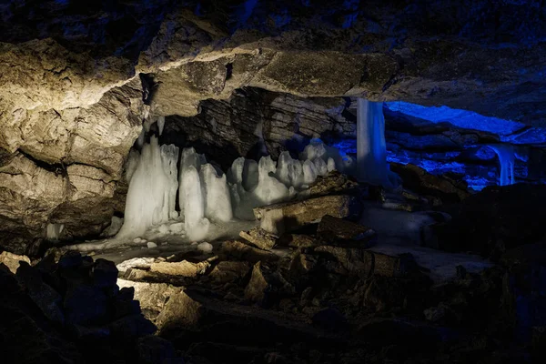 Kungur Jaskinie Lodowe Lecie Sztucznym Oświetleniem — Zdjęcie stockowe