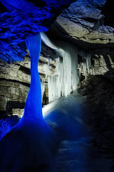 Cavernas Gelo Kungur Verão Com Iluminação Artificial — Fotografia de Stock