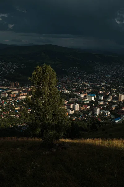 Sonnenuntergang Über Gorno Altaysk Von Der Aussichtsplattform Auf Dem Berg — Stockfoto