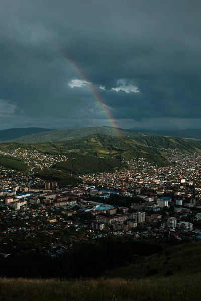 Tuğaya Dağı Ndaki Gözlem Güvertesinden Gorno Altaysk Gün Batımı Manzarası — Stok fotoğraf