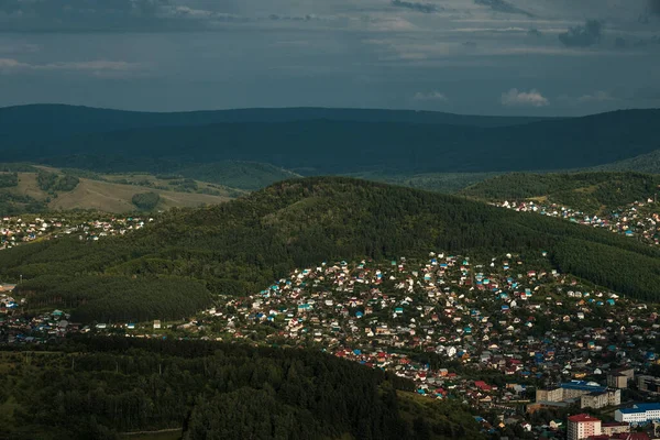 Ηλιοβασίλεμα Του Gorno Altaysk Από Κατάστρωμα Παρατήρησης Στο Όρος Tugaya — Φωτογραφία Αρχείου