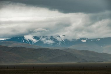 Altai 'deki Chuysky yolunun güneyindeki Kosh-Agach bölge merkezi.
