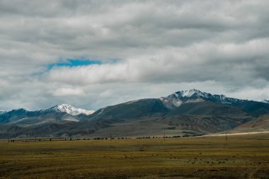 Altai 'deki Chuysky yolunun güneyindeki Kosh-Agach bölge merkezi.