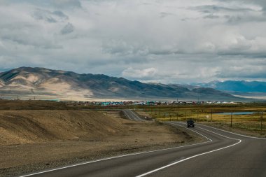 Altai 'deki Chuysky yolunun güneyindeki Kosh-Agach bölge merkezi.
