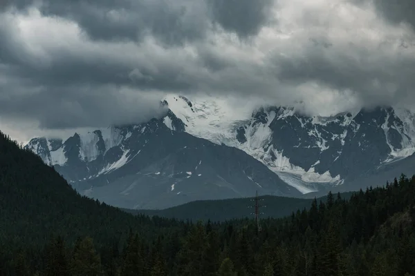 Vista Más Allá Los Picos Nevados Las Montañas Cerca Aktash —  Fotos de Stock