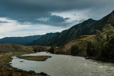 Altai Cumhuriyeti 'ndeki Chuisky Trakt' tan güzel bir dağ manzarası..