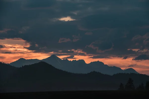 Pôr Sol Aldeia Belyashi Rio Dzhazator Nas Montanhas Altai — Fotografia de Stock