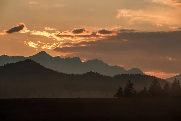 Sonnenuntergang Dorf Beljaschi Fluss Dzhazator Altai Gebirge — Stockfoto