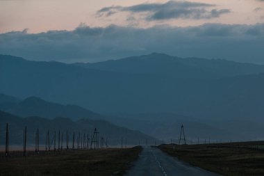 Altai Cumhuriyeti 'ndeki Tyungur yolu..