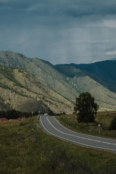 Een Prachtig Uitzicht Bergen Vanaf Chuisky Trakt Altai Republiek — Stockfoto