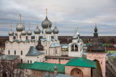 Rostov, Rusya Federasyonu. Görüntü antik Rostov şehri baştan görüntülemek. Güzel bir ev ve Şapel.