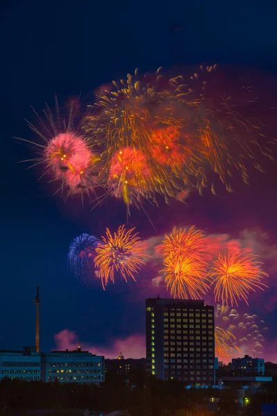 Fuochi d'artificio su Mosca. Russia — Foto Stock
