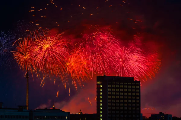 Fuegos artificiales sobre Moscú. Rusia — Foto de Stock