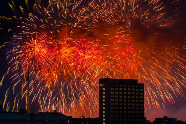 Fuegos artificiales sobre Moscú. Rusia — Foto de Stock