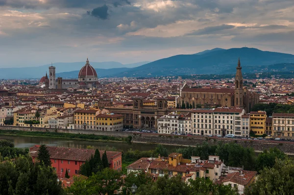 Firenze éjszakai panorámája. Felülre néző. — Stock Fotó